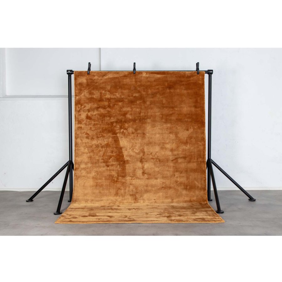 VENTURE DESIGN Indra gulvtppe - sennepsgul viskose og bomuld (170x240)