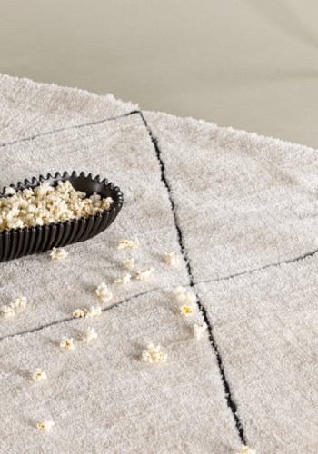 VENTURE DESIGN Patrik gulvtppe, rektangulr - hvid/sort polyester (290x200)