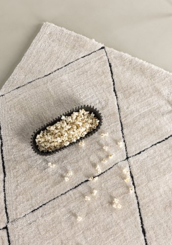 VENTURE DESIGN Patrik gulvtppe, rektangulr - hvid/sort polyester (290x200)