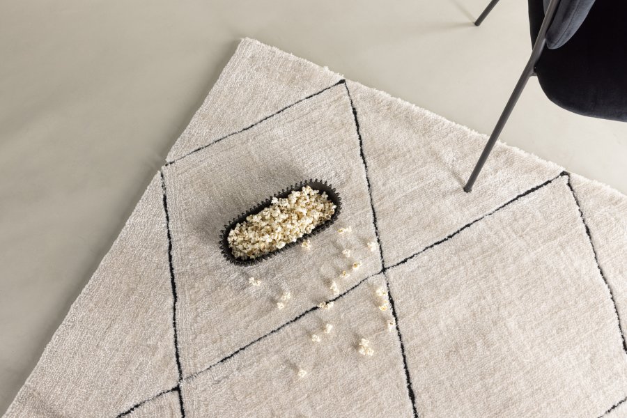 VENTURE DESIGN Patrik gulvtppe, rektangulr - hvid/sort polyester (290x200)