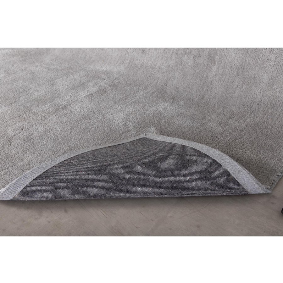 VENTURE DESIGN Undra gulvtppe - slv viskose (200x300)