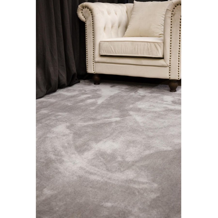 VENTURE DESIGN Undra gulvtppe - slv viskose (200x300)