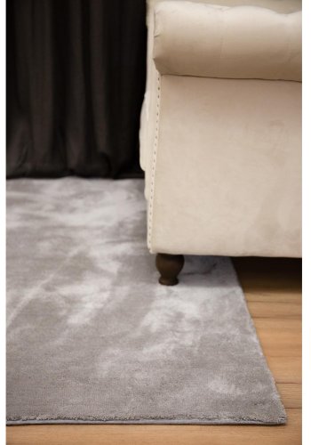 VENTURE DESIGN Undra gulvtppe - slv viskose (250x350) 