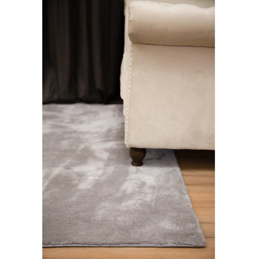 VENTURE DESIGN Undra gulvtppe - slv viskose (250x350) 