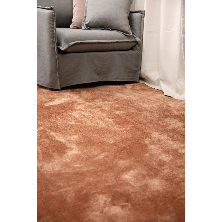 VENTURE DESIGN Undra gulvtppe - dusty pink viskose (250x350) 