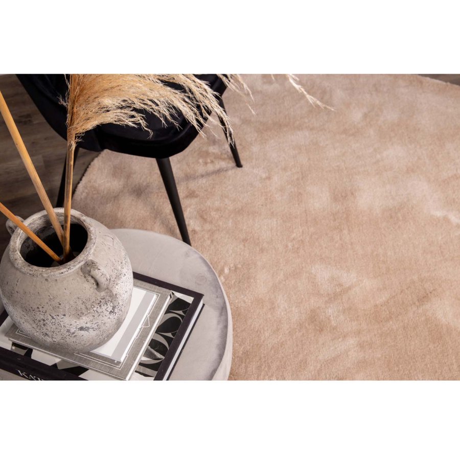 VENTURE DESIGN Velvet Deluxe spisebordsstol, m. armln - sort velour og sort metal