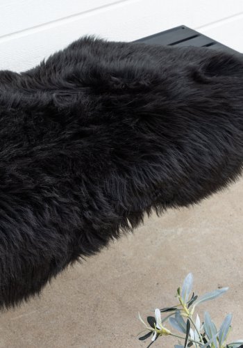 VENTURE DESIGN Katy skindtppe, rektangulr - sort akryl falsk pels (180x55)