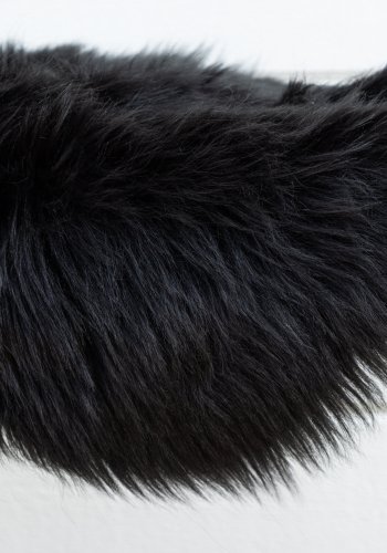 VENTURE DESIGN Katy skindtppe, rektangulr - sort akryl falsk pels (180x55)