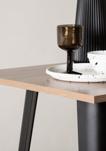 VENTURE DESIGN Tempe barbord, m. fodsttte, kvadratisk - valnd MDF og sort stl (60x60)