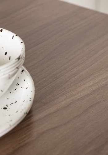 VENTURE DESIGN Tempe barbord, m. fodsttte, kvadratisk - valnd MDF og sort stl (60x60)