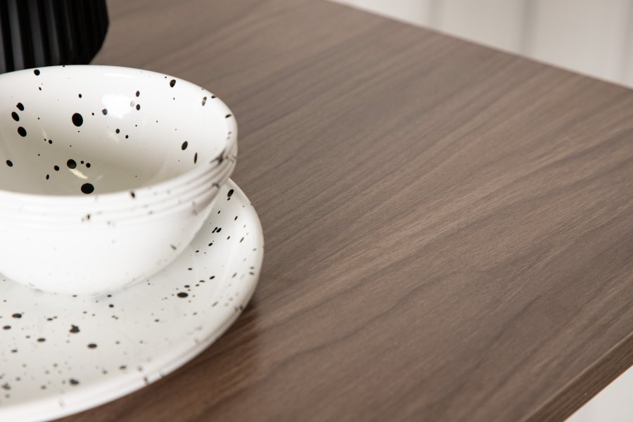 VENTURE DESIGN Tempe barbord, m. fodsttte, kvadratisk - valnd MDF og sort stl (60x60)