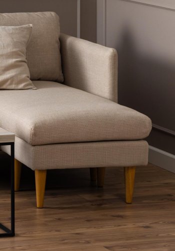 ACT NORDIC Milly 2 pers. sofa med chaiselong, vendbar - beige stof og natur gummitr