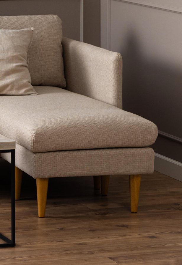 ACT NORDIC Milly 2 pers. sofa med chaiselong, vendbar - beige stof og natur gummitr