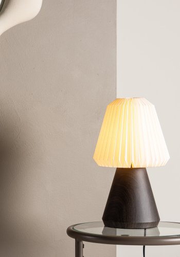 VENTURE DESIGN Fjällen bordlampe - hvid papir og valnddefarvet egetrsfolieret stl