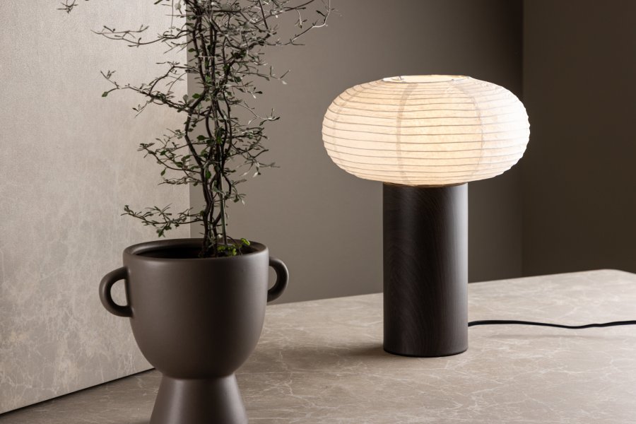VENTURE DESIGN Hovfjället bordlampe - natur rispapir og mrkebrun egefolieret stl