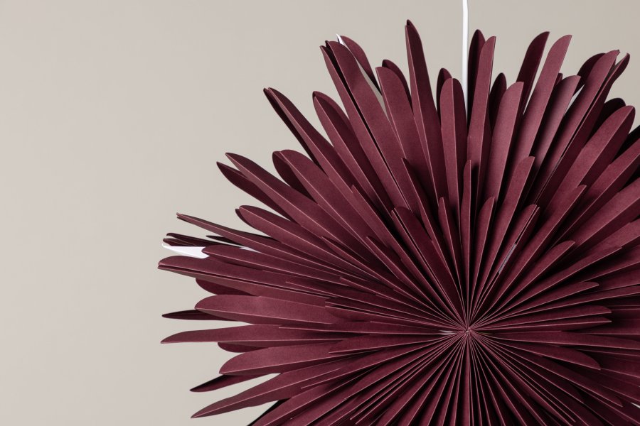 VENTURE DESIGN Sälen loftlampe - mrkerd papir (60cm)