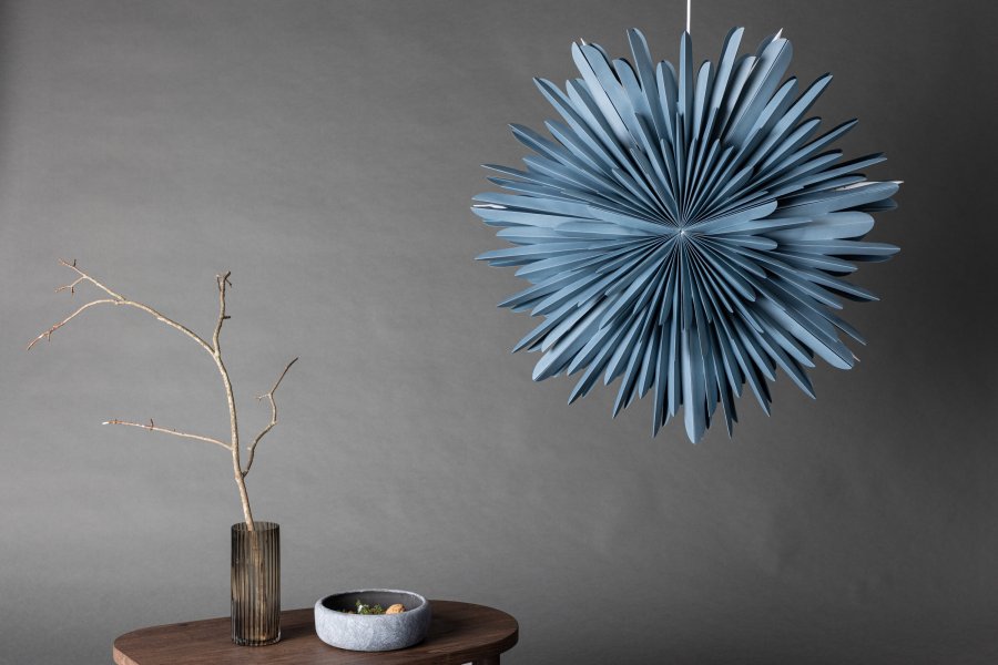 VENTURE DESIGN Sälen loftlampe - gr/bl papir (80cm)