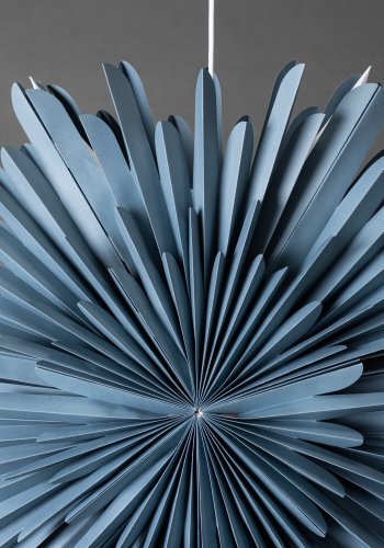 VENTURE DESIGN Sälen loftlampe - gr/bl papir (80cm)