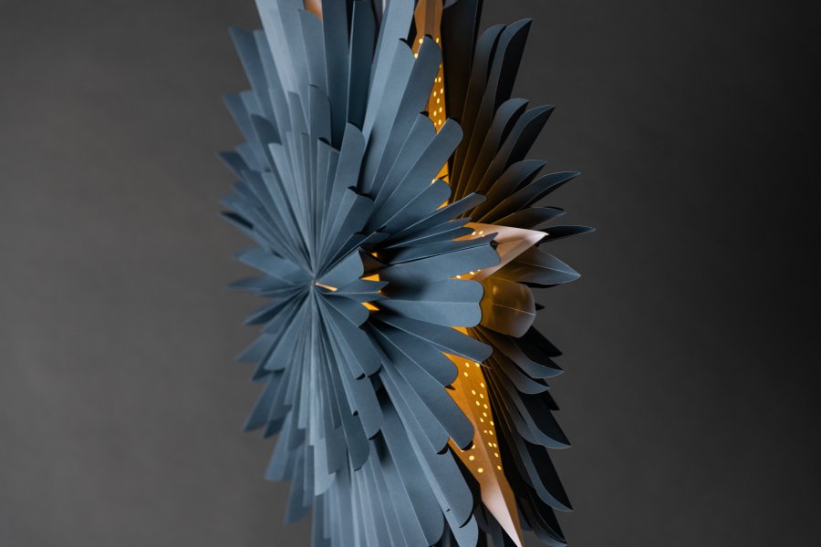 VENTURE DESIGN Sälen loftlampe - gr/bl papir (80cm)