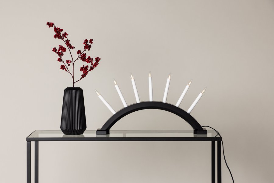 VENTURE DESIGN Kebnekaise bordlampe - hvid og sort fyrretr (55cm)