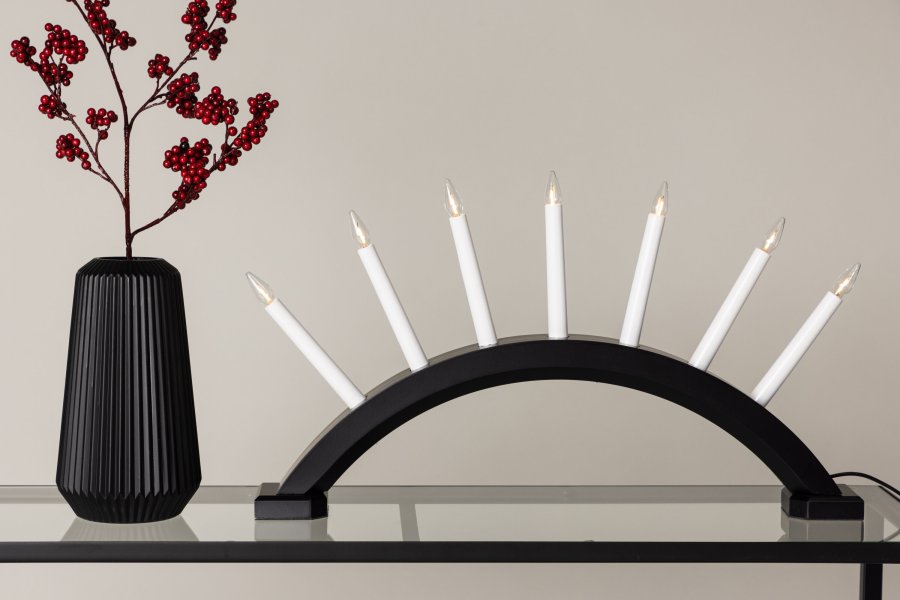 VENTURE DESIGN Kebnekaise bordlampe - hvid og sort fyrretr (55cm)