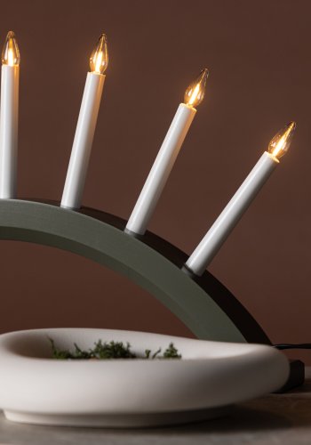 VENTURE DESIGN Kebnekaise bordlampe - hvid og grn fyrretr (55cm)