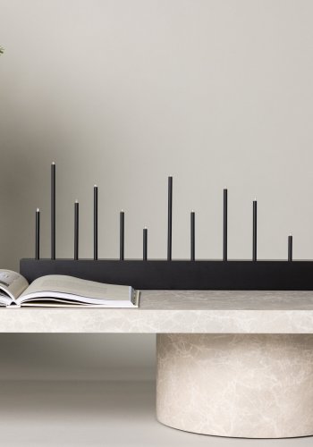 VENTURE DESIGN Kungsberget bordlampe - sort MDF og sort stl (77cm)