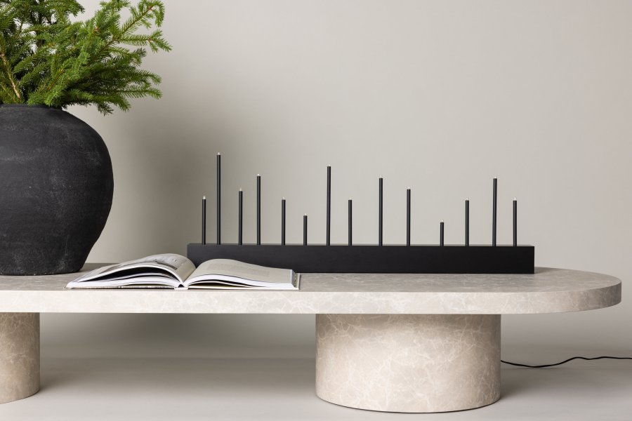 VENTURE DESIGN Kungsberget bordlampe - sort MDF og sort stl (77cm)