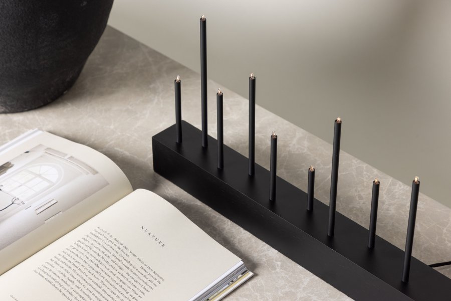 VENTURE DESIGN Kungsberget bordlampe - sort MDF og sort stl (77cm)