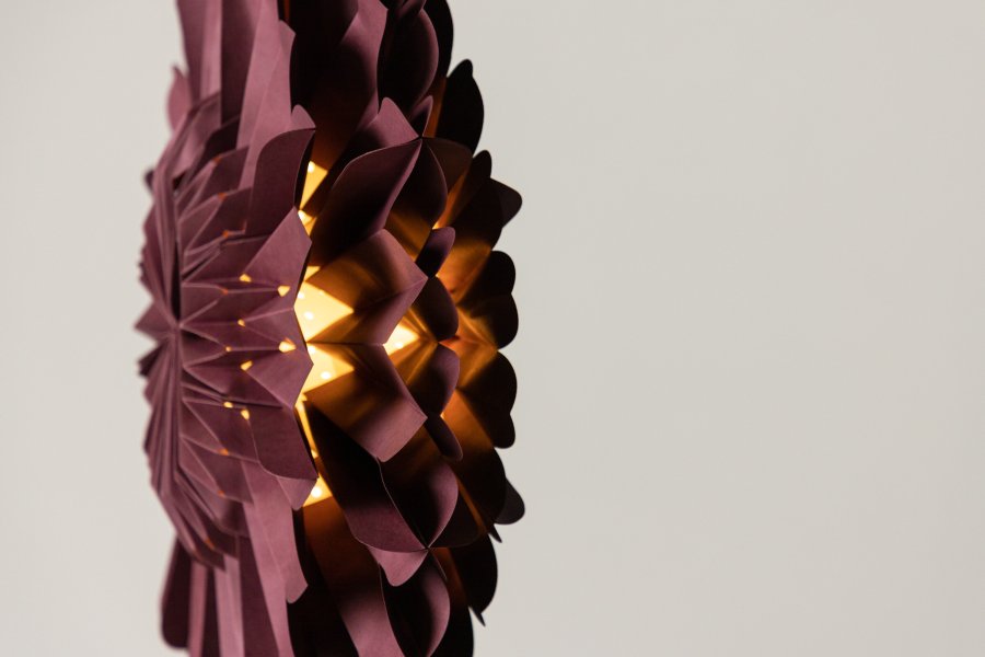 VENTURE DESIGN Järvsön loftlampe - mrkerd papir (60)