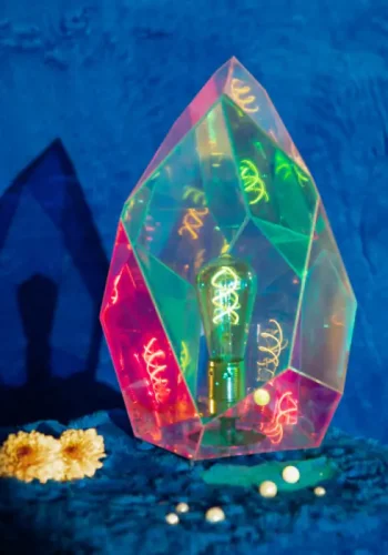 BOLD MONKEY Diamond Dear bordlampe - regnbuefarvet holografisk akryl og jern