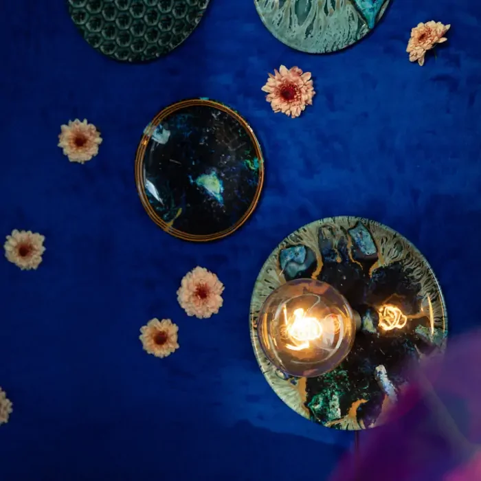 BOLD MONKEY No Food Here vglampe - jernplader med vinyltrykt multifarvet hexagon (st med 4)