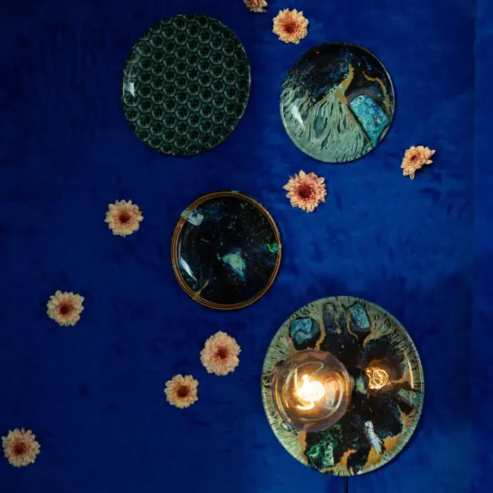 BOLD MONKEY No Food Here vglampe - jernplader med vinyltrykt multifarvet hexagon (st med 4)