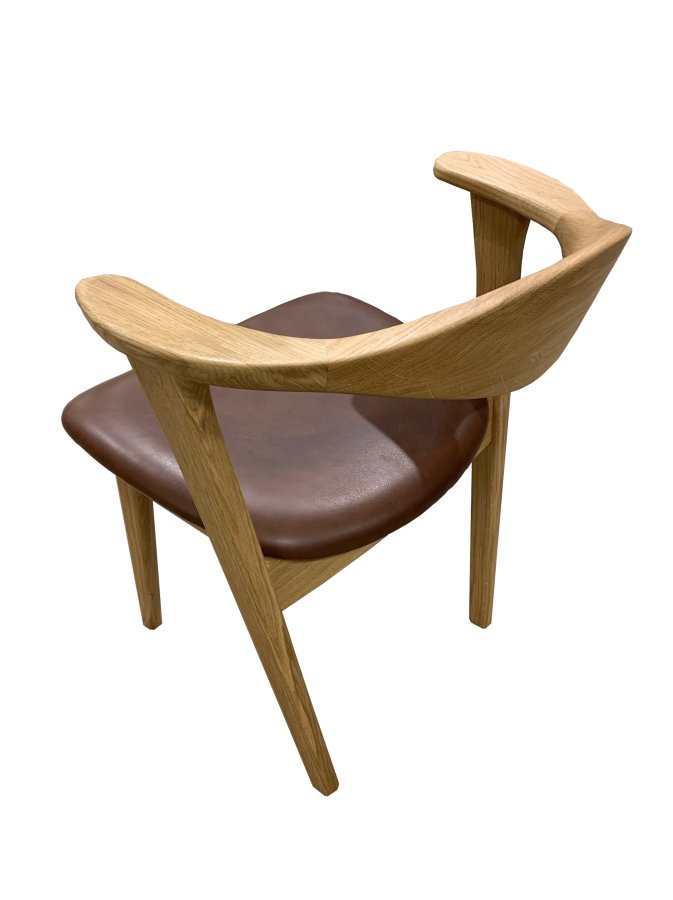 Designer spisebordsstol, m. armln - mrk brun lder og massivt naturfarvet egetr
