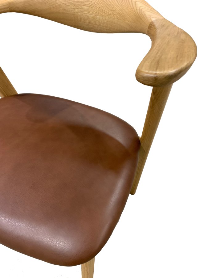 Designer spisebordsstol, m. armln - mrk brun lder og massivt naturfarvet egetr