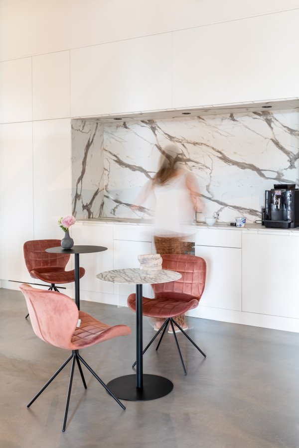 ZUIVER Snow Bistro bord, rund - sort stl (57)