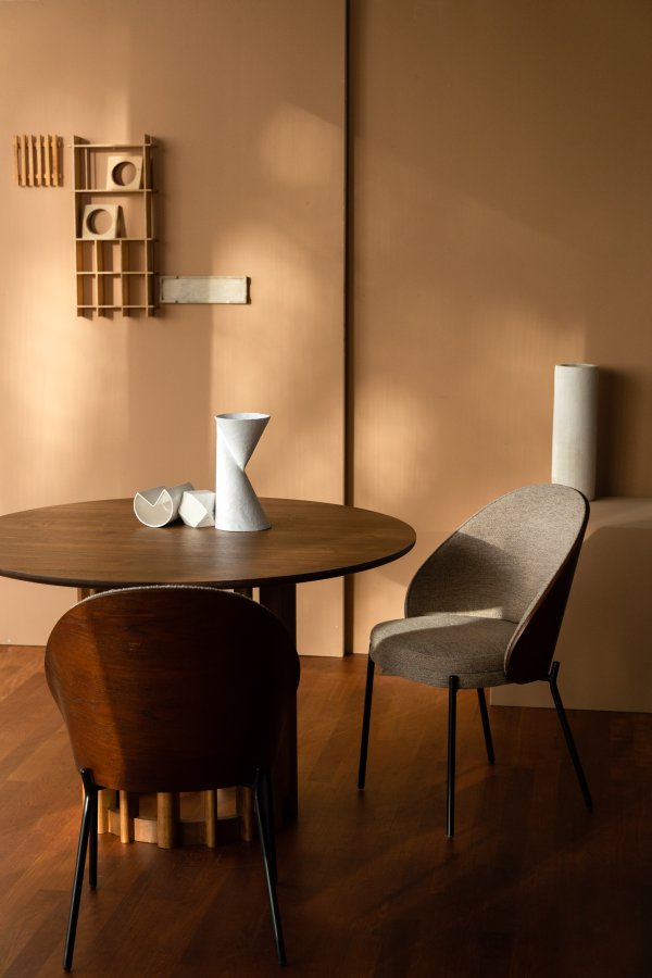 DUTCHBONE Barlet spisebord, rund - brun valnddefinér og brun gummitr (120)