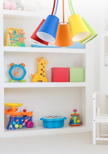 TK Trdfarve loftlampe, m. 5 skrme - multifarvet stof og hvid metal