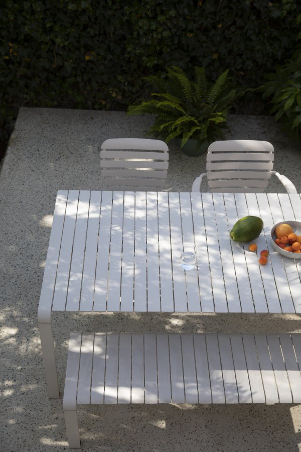 ZUIVER Vondel havebord, rektangulr - ler hvid aluminium (214x97)