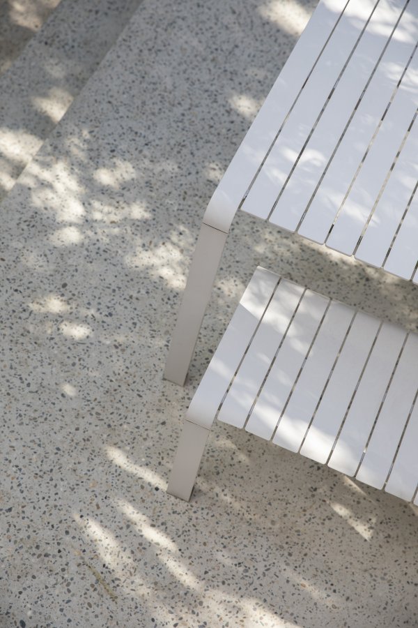 ZUIVER Vondel havebord, rektangulr - ler hvid aluminium (214x97)