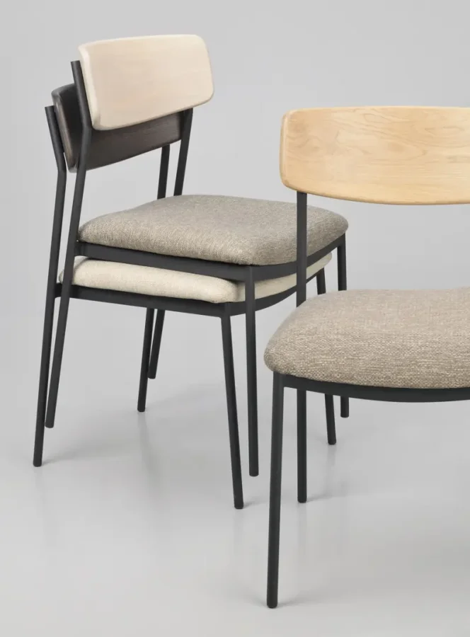 ROWICO Maymont spisebordsstol, stabelbar - mrk beige stof, natur eg og sort metal