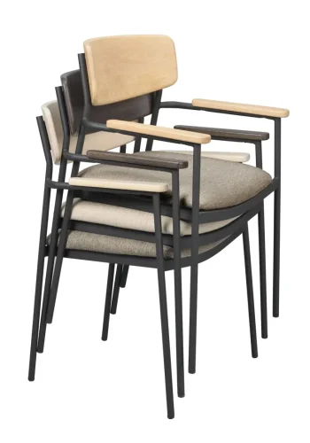 ROWICO Maymont spisebordsstol, m. armln, stabelbar - lys beige stof, brun eg og sort metal