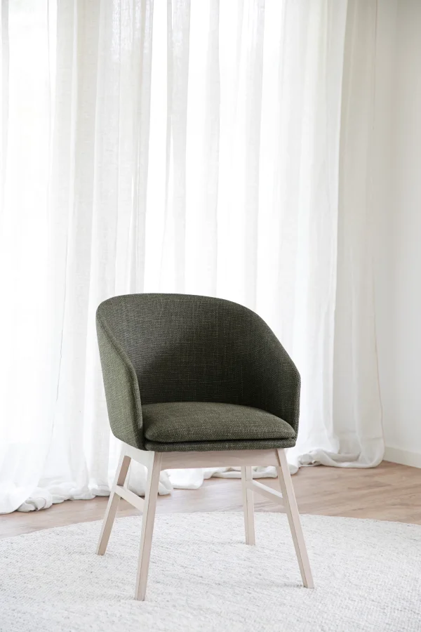 ROWICO Windham lnestol, m. armln - grn polyester og hvidpigmenteret egetr