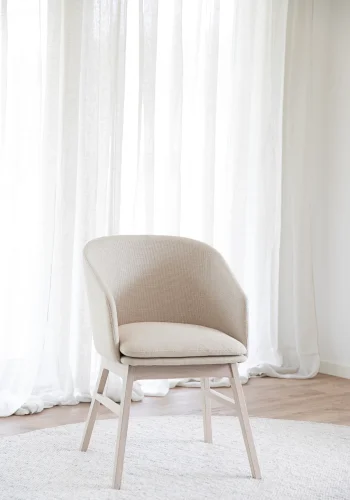 ROWICO Windham lnestol, m. armln - beige polyester og hvidpigmenteret egetr