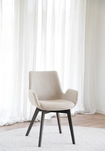 ROWICO Drimsdale lnestol, m. armln - beige polyester og brun eg