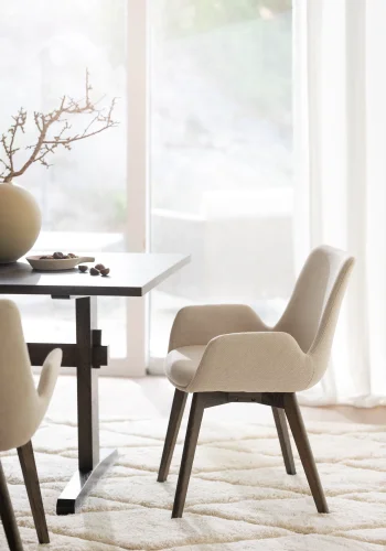 ROWICO Drimsdale lnestol, m. armln - beige polyester og brun eg