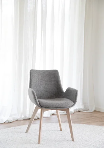 ROWICO Drimsdale lnestol, m. armln - gr polyester og hvidpigmenteret eg