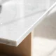 ROWICO Brooksville sofabord, kvadratisk - hvid marmor og hvidpigmenteret egefinér (90x90)