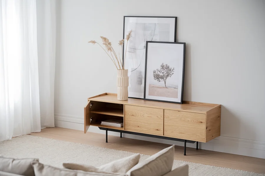 ROWICO Brewerton TV-bord, m. 3 lger og 3 hylder - natur vild egefinér og sort metal (160x40)