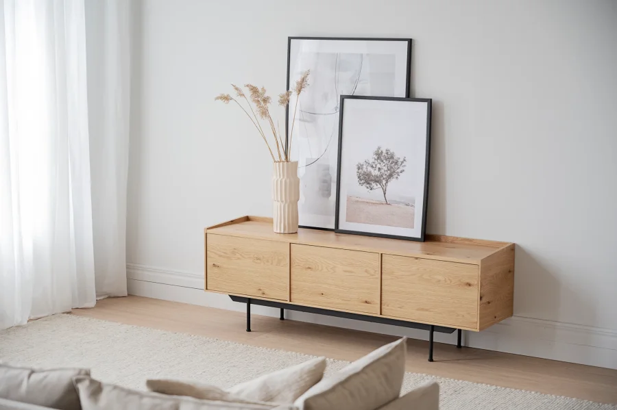 ROWICO Brewerton TV-bord, m. 3 lger og 3 hylder - natur vild egefinér og sort metal (160x40)